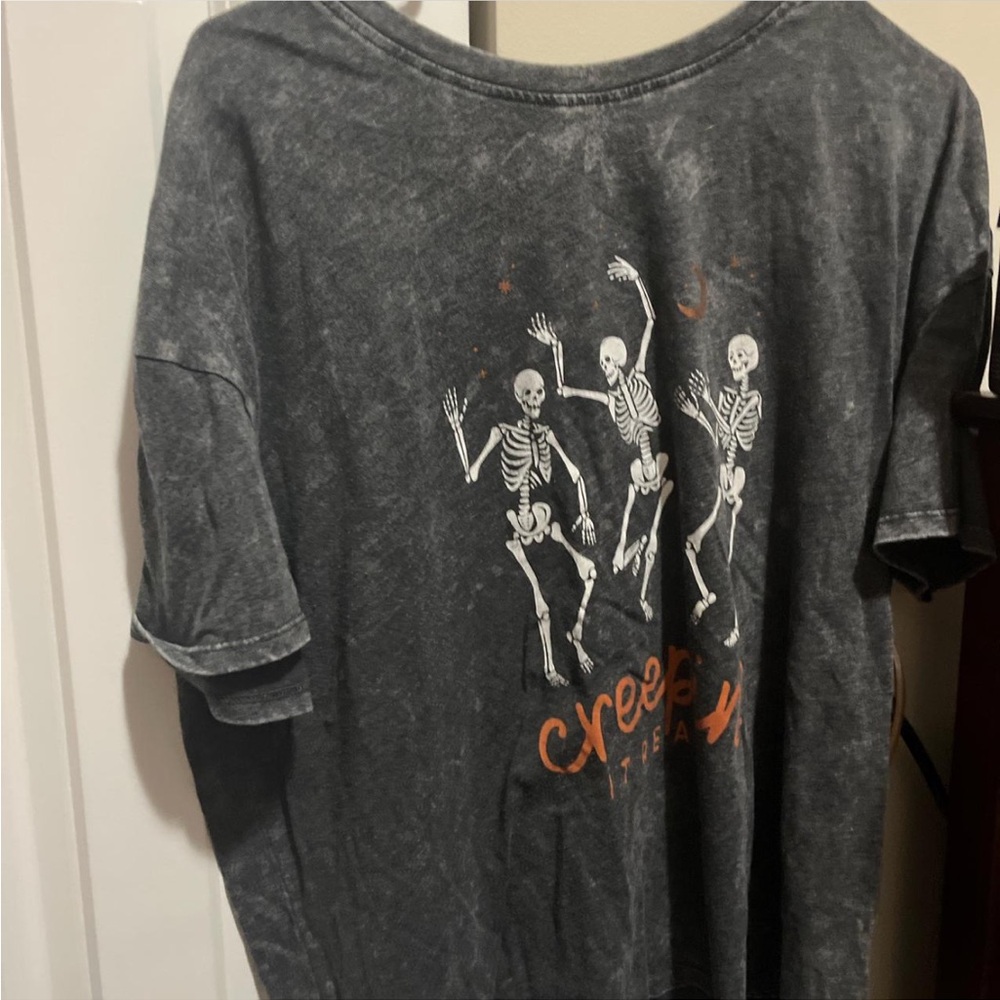 Maurices Gray Skeleton Graphic Tee